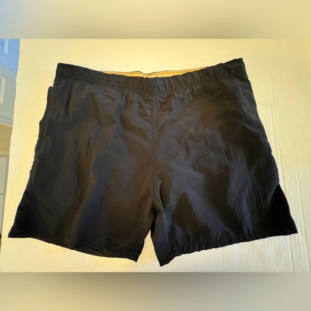 BEACHRAY MENS SWIMMING TRUNKS SIZE SMALL. BLACK W YELLOW DRAWSTRING